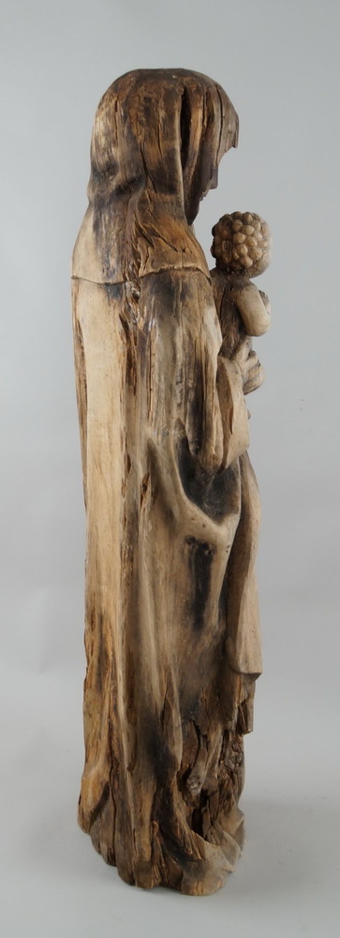 Gotische heilige Anna mit Mutter Maria und Jesus Christus auf dem Arm, Holz geschnitzt,Alters- und - Bild 9 aus 10