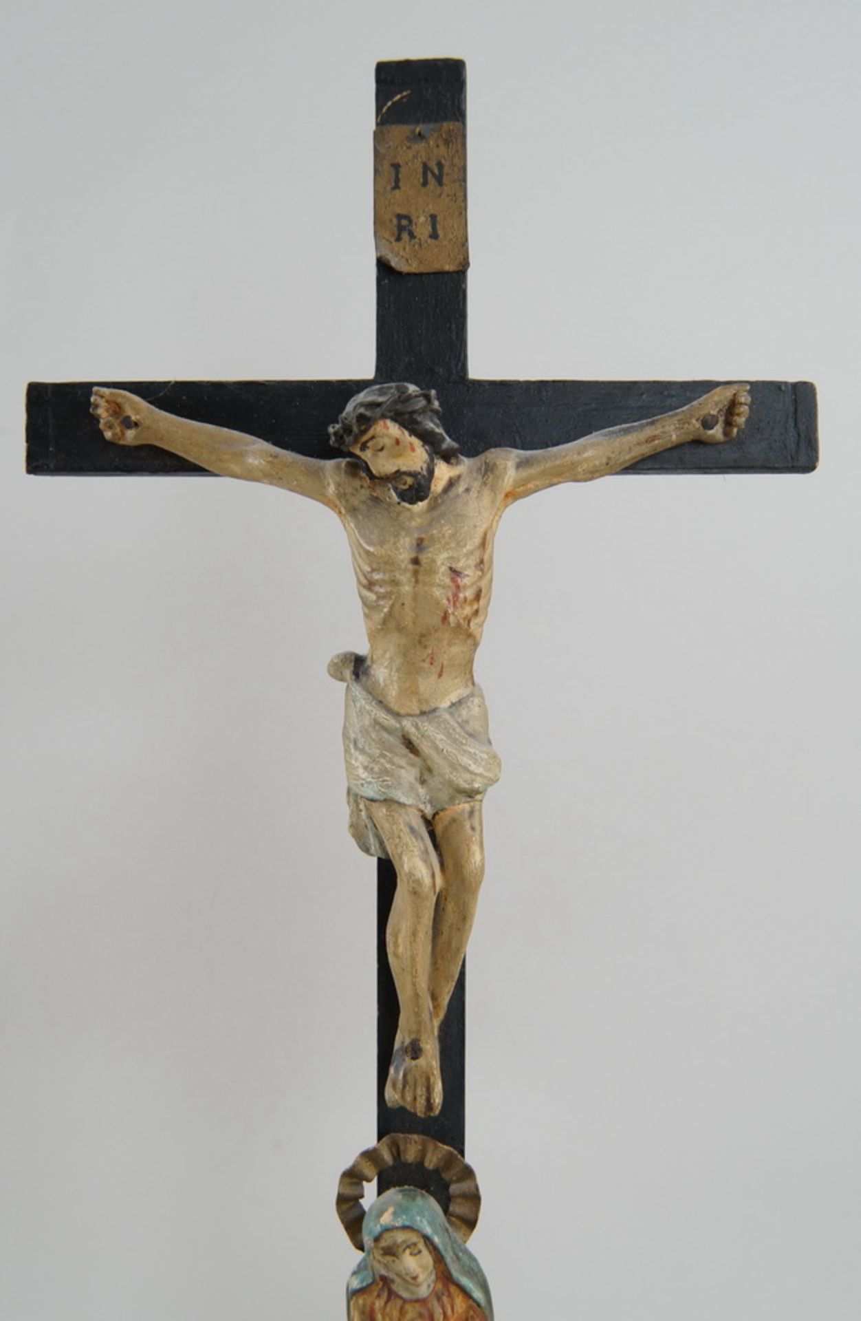 Kruzifix, Standkreuz mit Fegefeuer, Holz geschnitzt und gefasst, H 51cm - Bild 4 aus 5