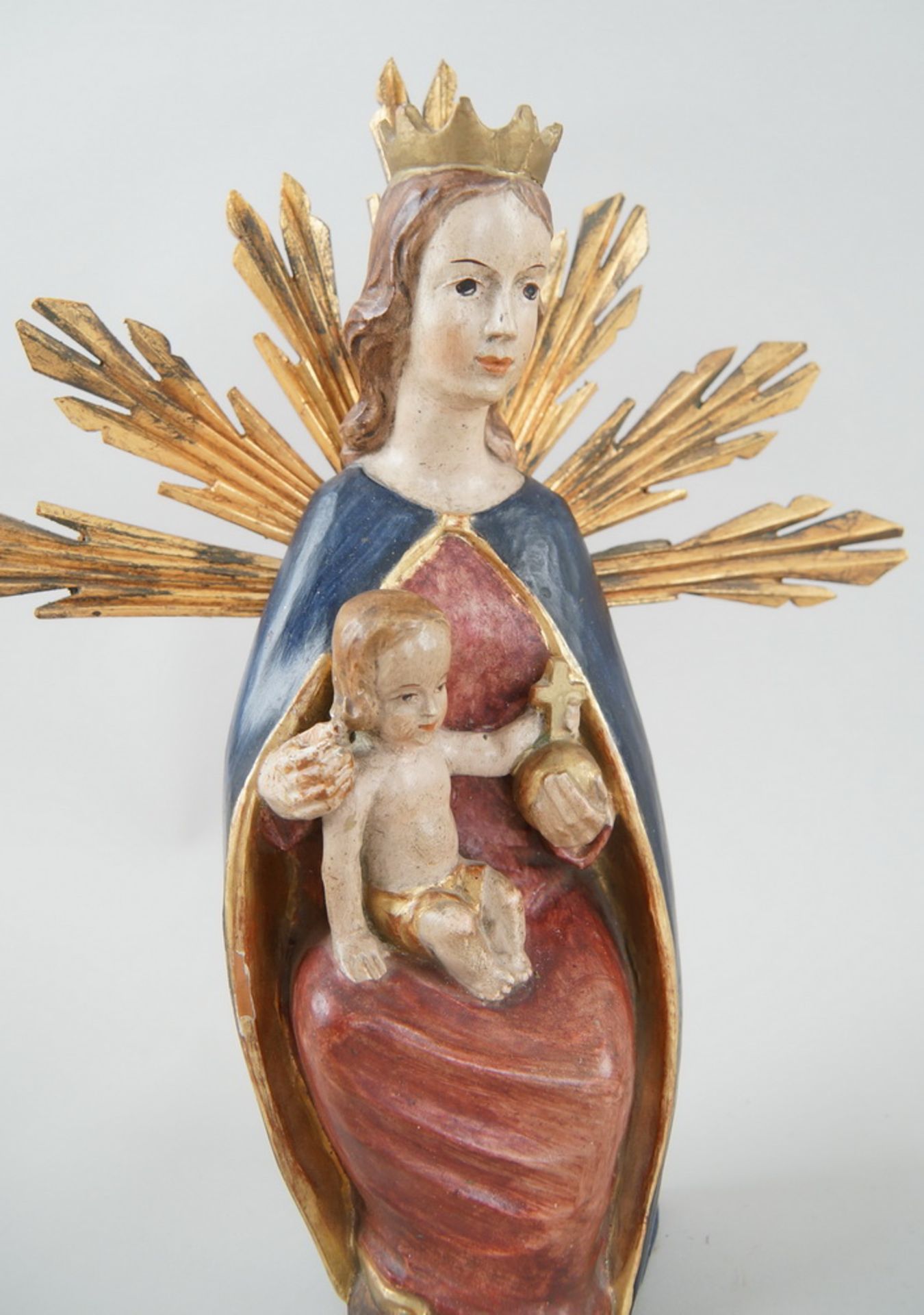 Liebliche Strahlenkranz - Madonna mit Jesus auf dem Schoss, Holz geschnitzt und gefasst, H34cm - Bild 3 aus 5