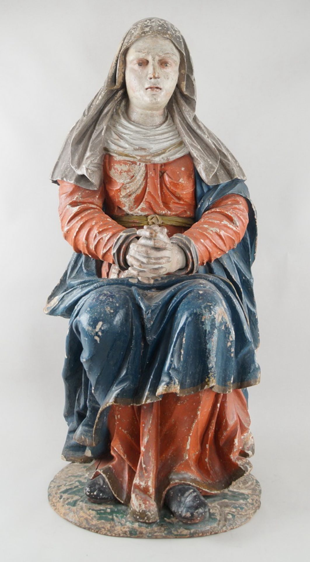 Sitzende Madonna mit betenden Händen und andächtigem Blick, 17. JH, Holz geschnitzt undgefasst, - Bild 2 aus 21