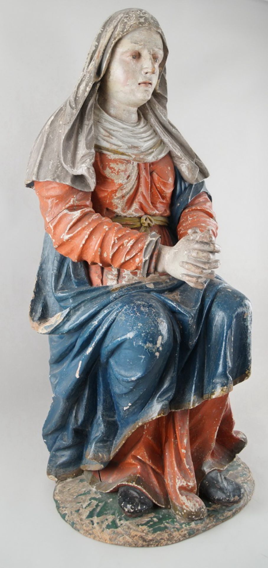 Sitzende Madonna mit betenden Händen und andächtigem Blick, 17. JH, Holz geschnitzt undgefasst, - Bild 7 aus 21