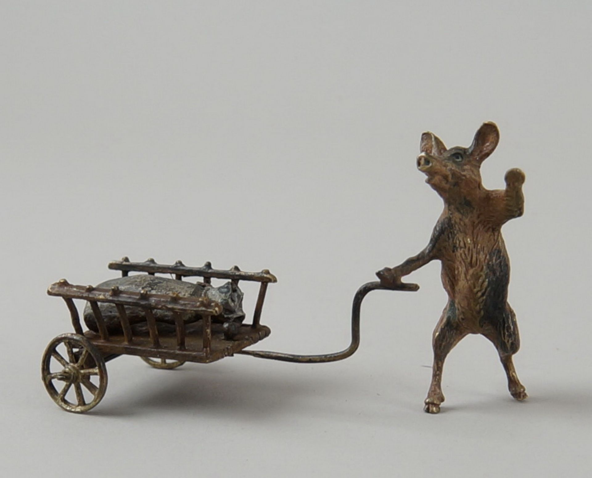 Wiener Bronze, Sau mit Sackwagen, auf der Unterseite gepunzt, 5,5x8,5x3,5cm