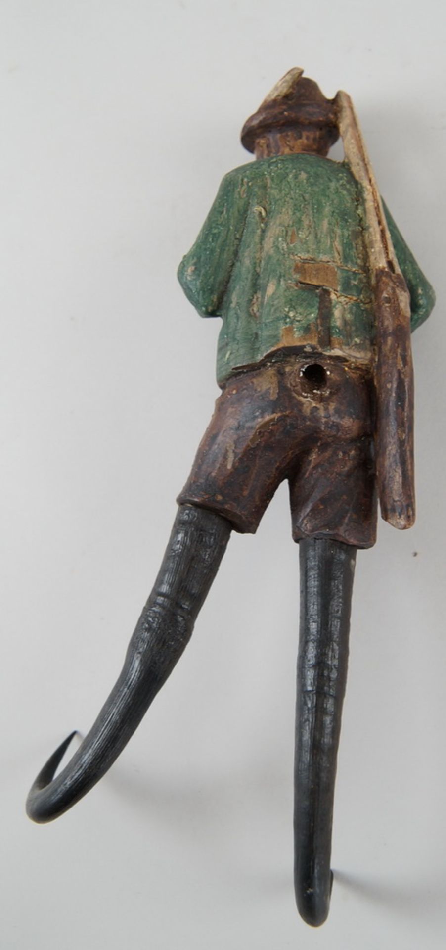 Gamsmanderl, Jäger mit Gewehr und Pfeife, Holz geschnitzt und gefasst mit Krickerl, L 27 - Bild 4 aus 4