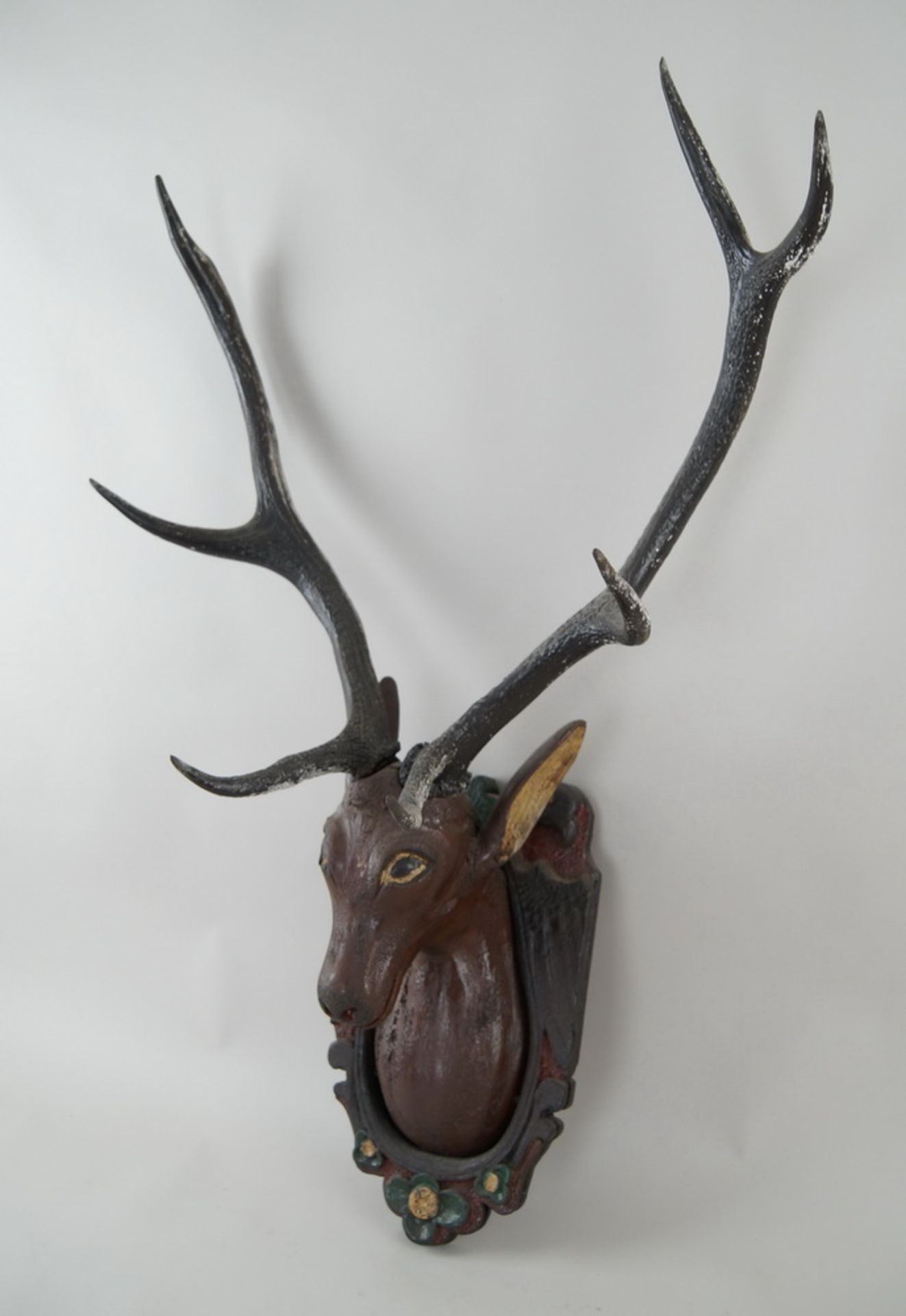 Hirschkopf, Holz geschnitzt und gefasst mit geschnitzter Wandapplike, 90x66x33cm - Bild 6 aus 11