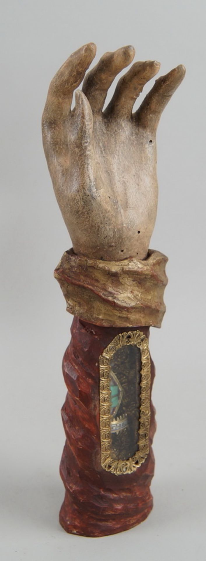 Grosse Reliquienhand, Holz geschnitzt und gefasst, Reliquie hinter Glas, St. Urban, H 31cm