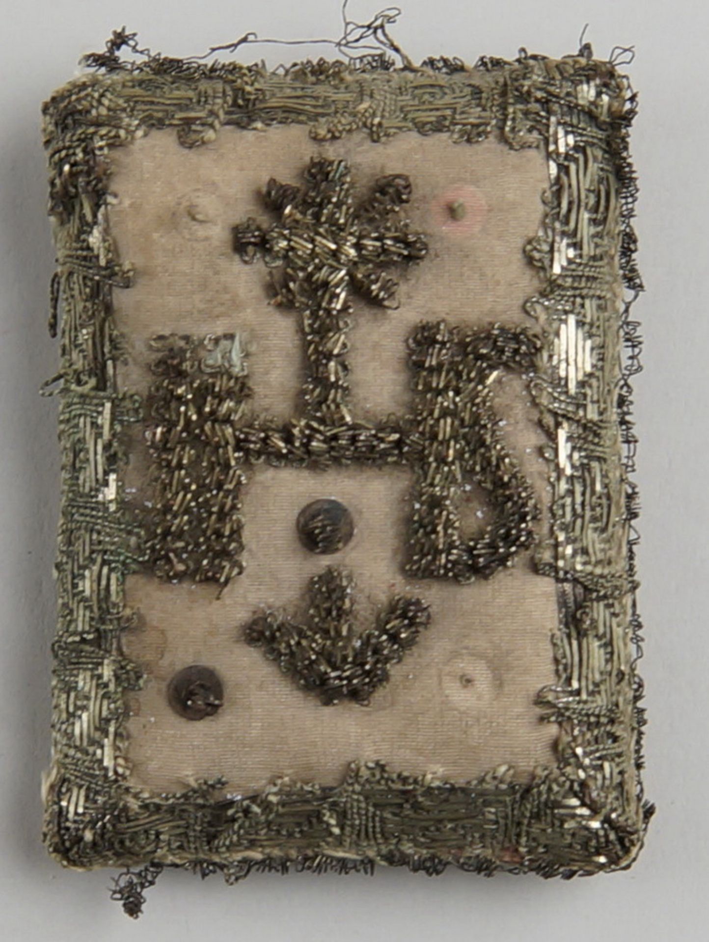 Feines Breverl mit üppiger Goldstrickerei, verschlossen, Altersspuren, 7,5x5,5cm - Bild 2 aus 3