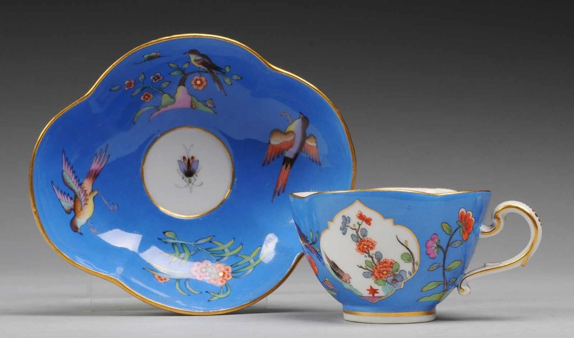 Tasse mit UT und Kakiemon-Dekor