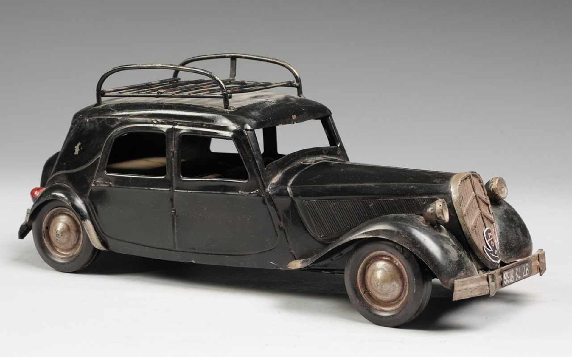 Großes Modellauto "Citroen Traction Avant"<