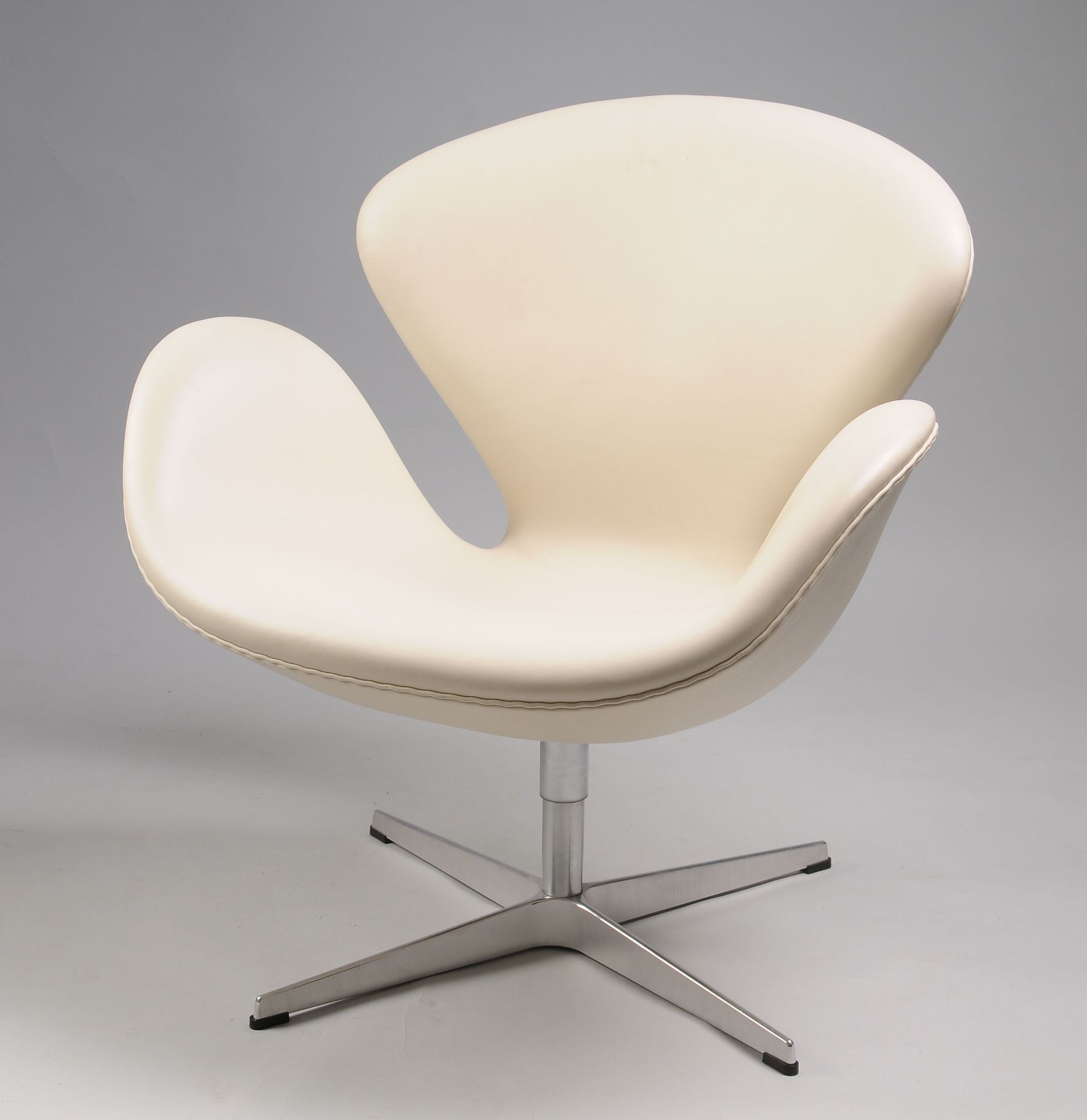 Design-Loungesessel "Swan", Entw. Arne Jacobsen