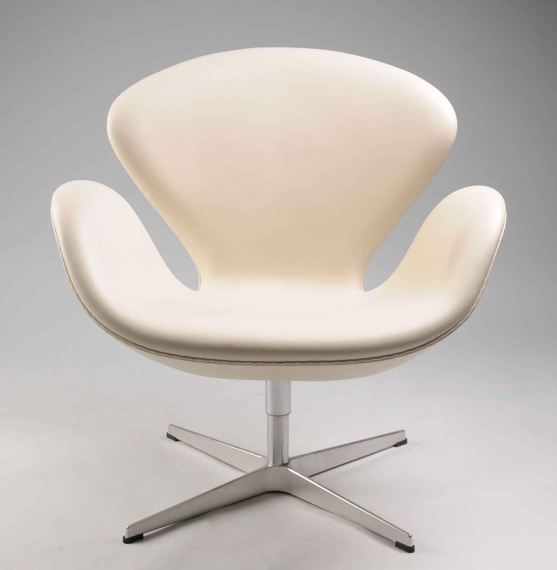 Design-Loungesessel "Swan", Entw. Arne Jacobsen - Bild 2 aus 2