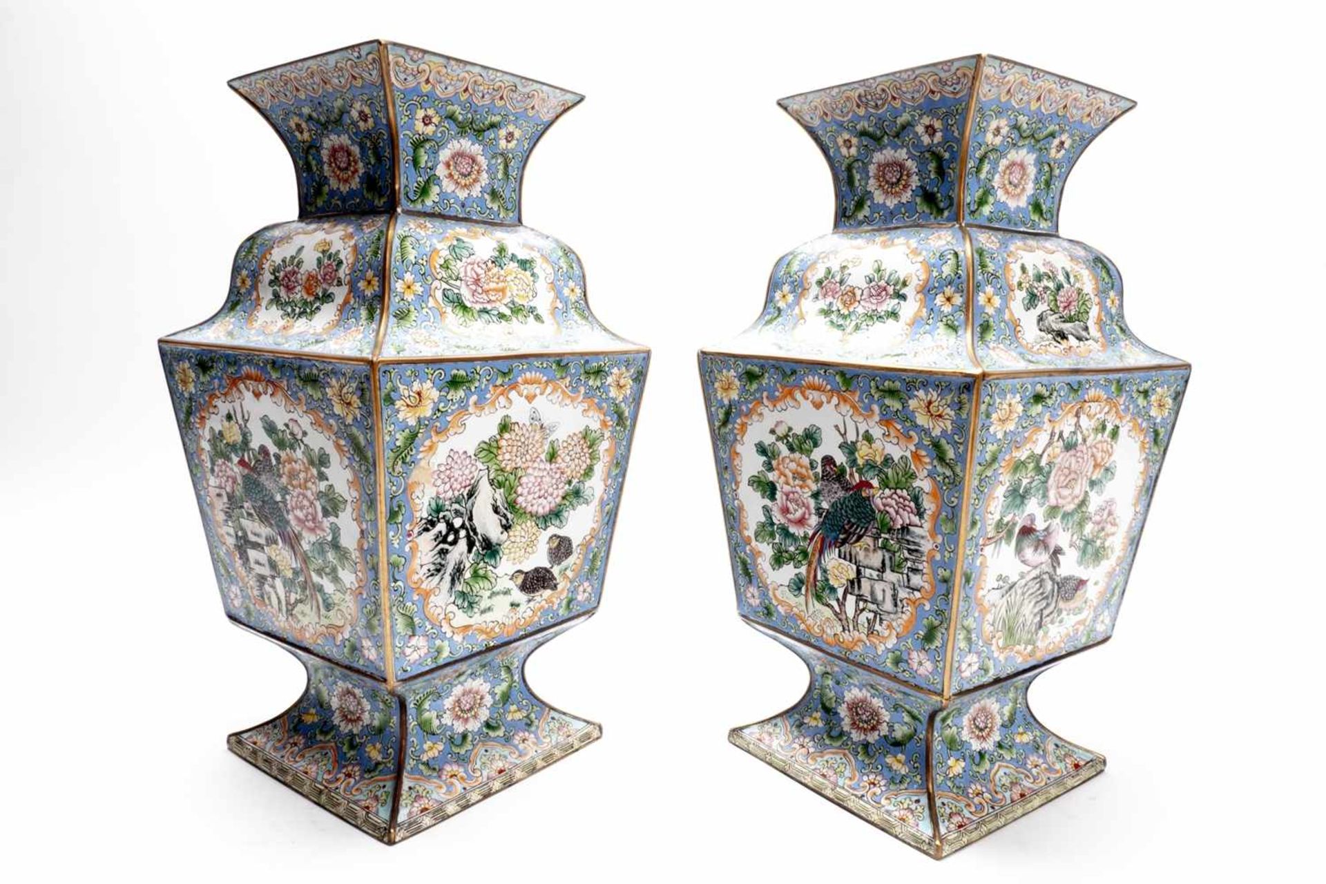 Pair of Asian enamel vases - Bild 3 aus 13