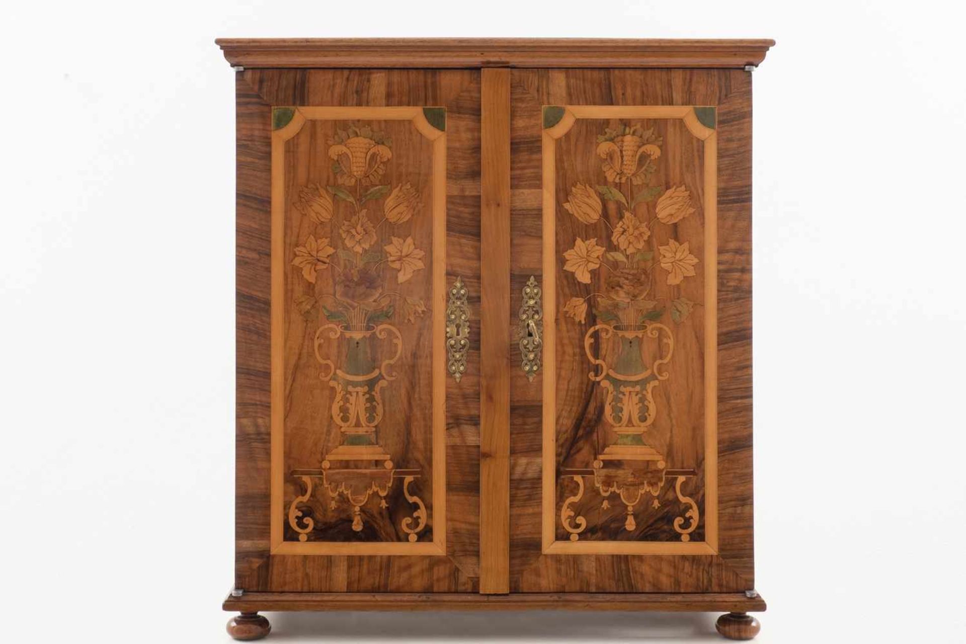 High cabinet with fine inlays