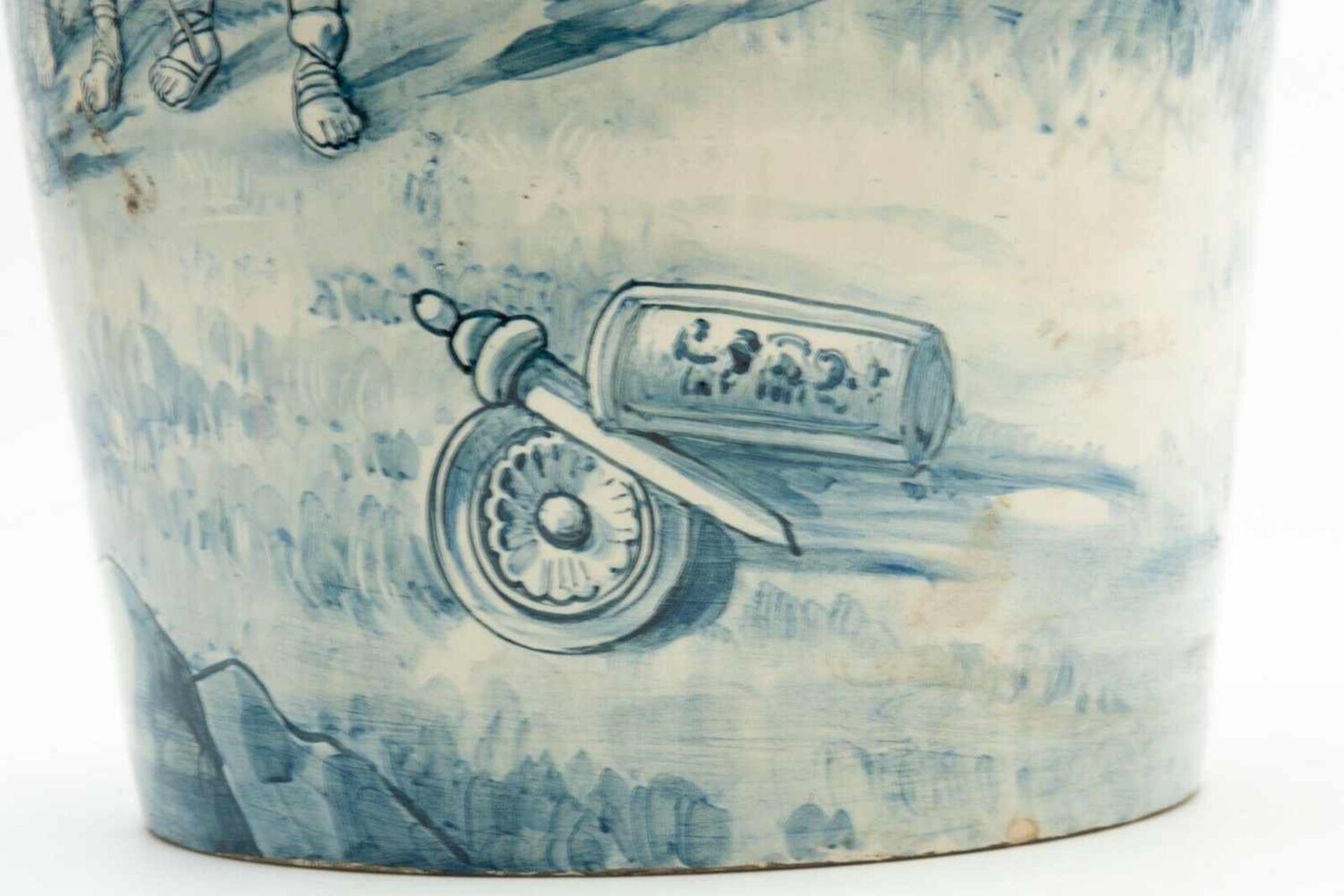 Painted faience vase with slaughter scenes - Bild 7 aus 8