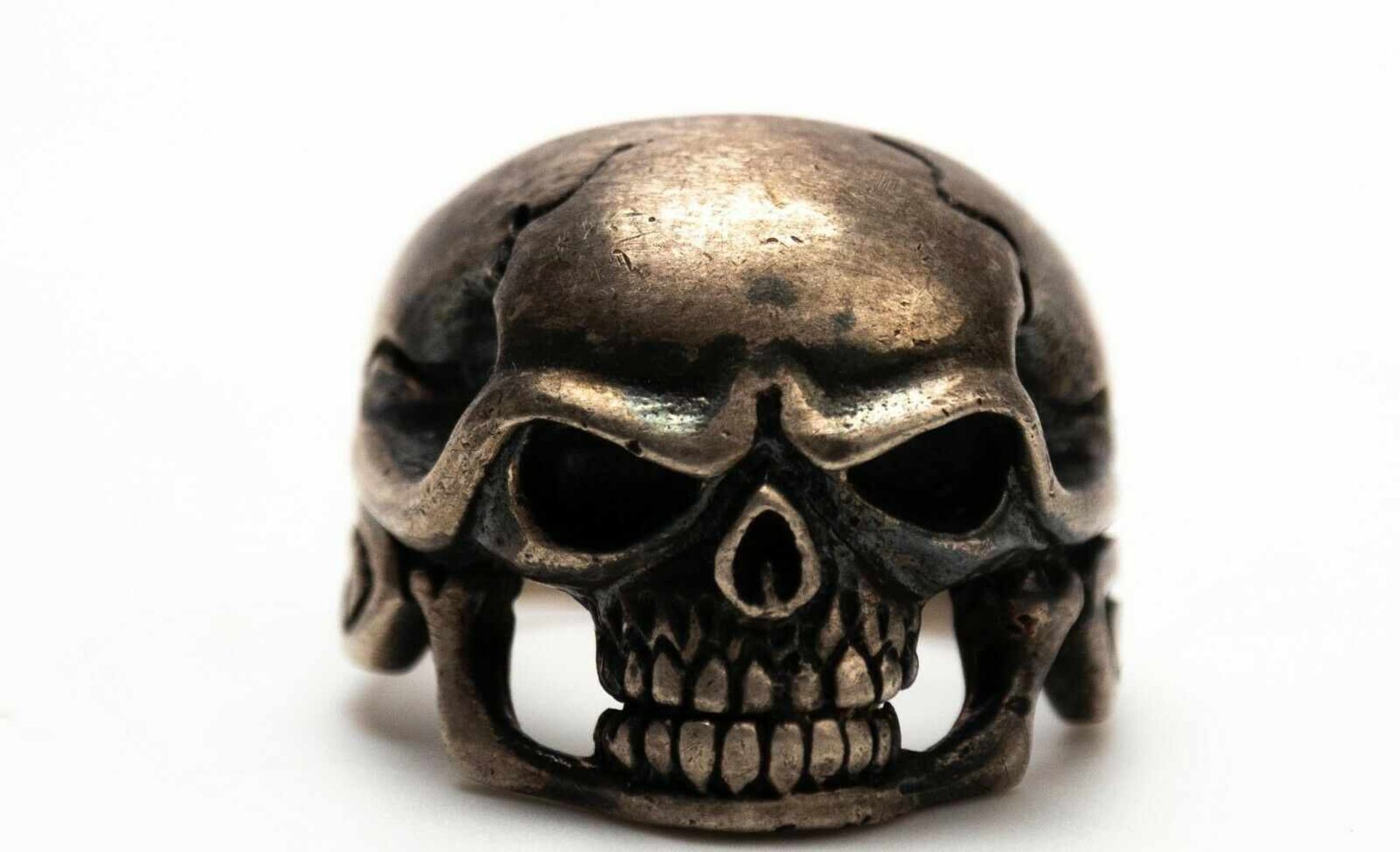 Silberner Totenkopfring