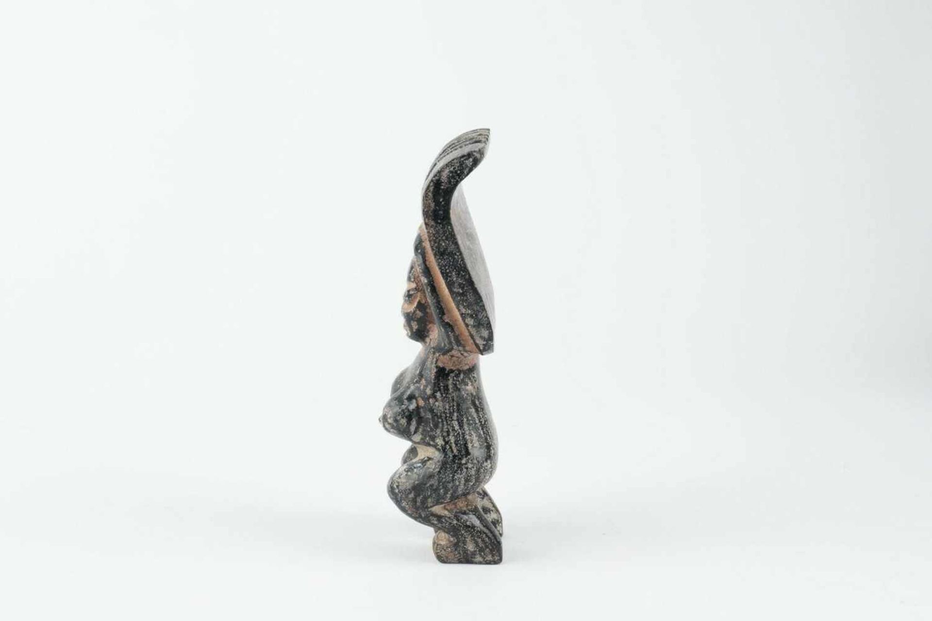 Afrikanische Ritualfigur (Fruchtbarkeitsskulptur) aus Marmor/Stein. - Bild 3 aus 4