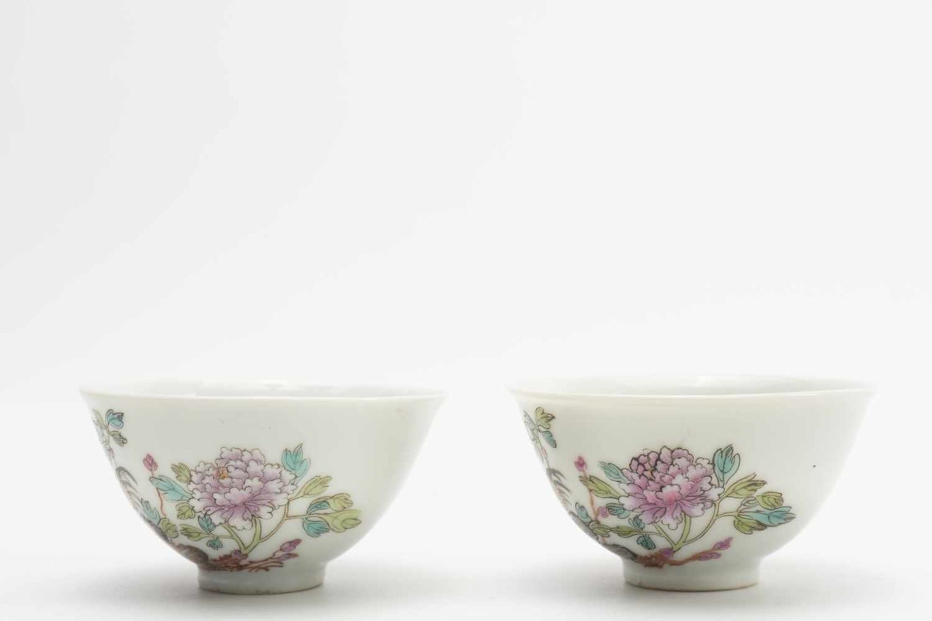 Pair of small (tea) bowls