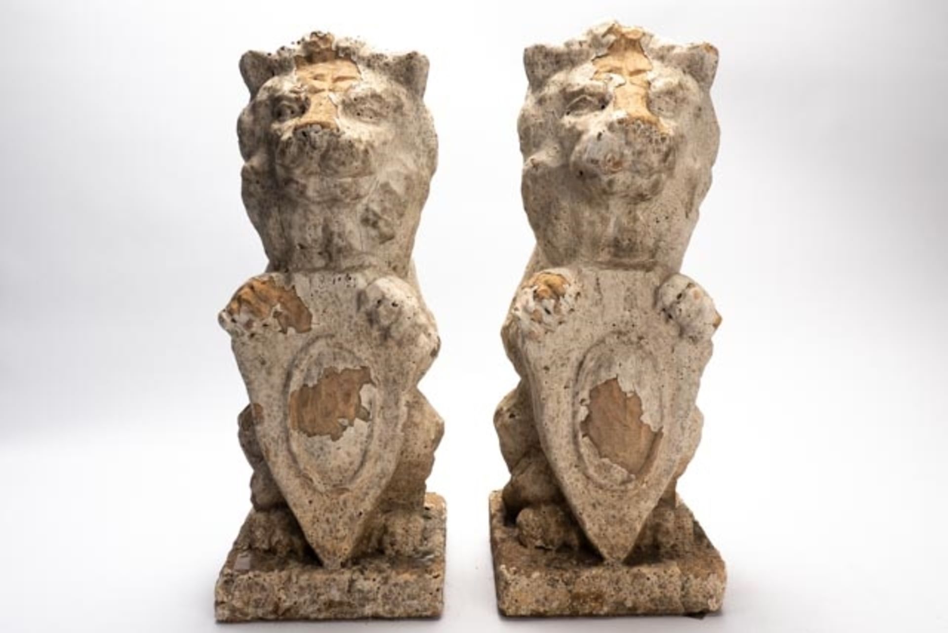 Paar Wappenhalter-Löwen