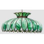 Große Jugendstil-Deckenlampe3-flg.; Schirm aus farbig marmoriertem Opalglas in Blau- und Grüntönen