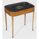 Biedermeier-TabletttischMahagoni, massiv und furniert sowie schwarz lackiertes Blech mit polychromer