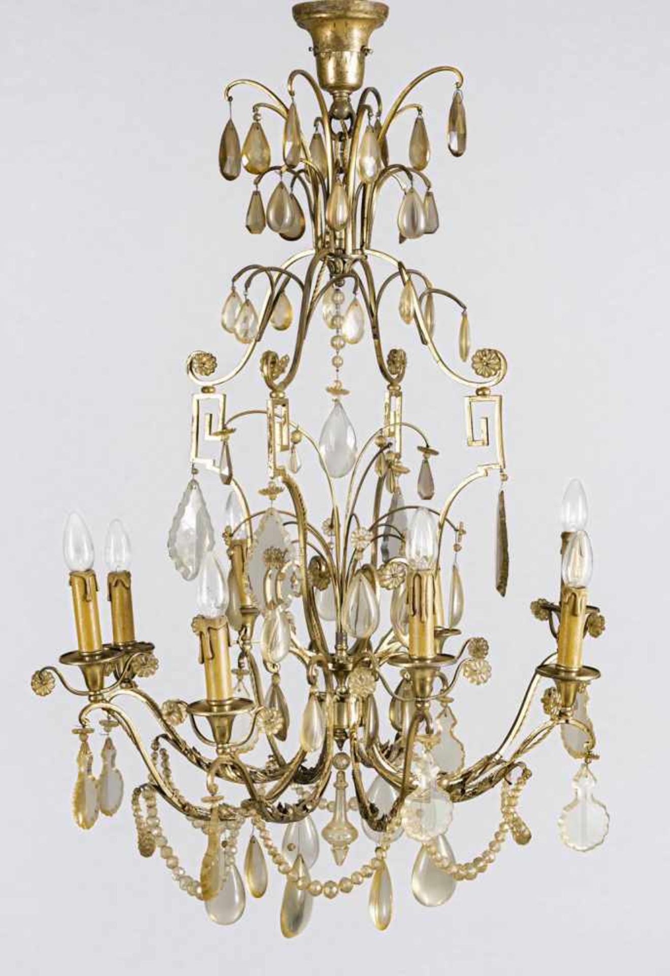Paar große Deckenlüster im Louis XVI-Stil8-flg.; Metall, vergoldet und Kristallglas. Offen