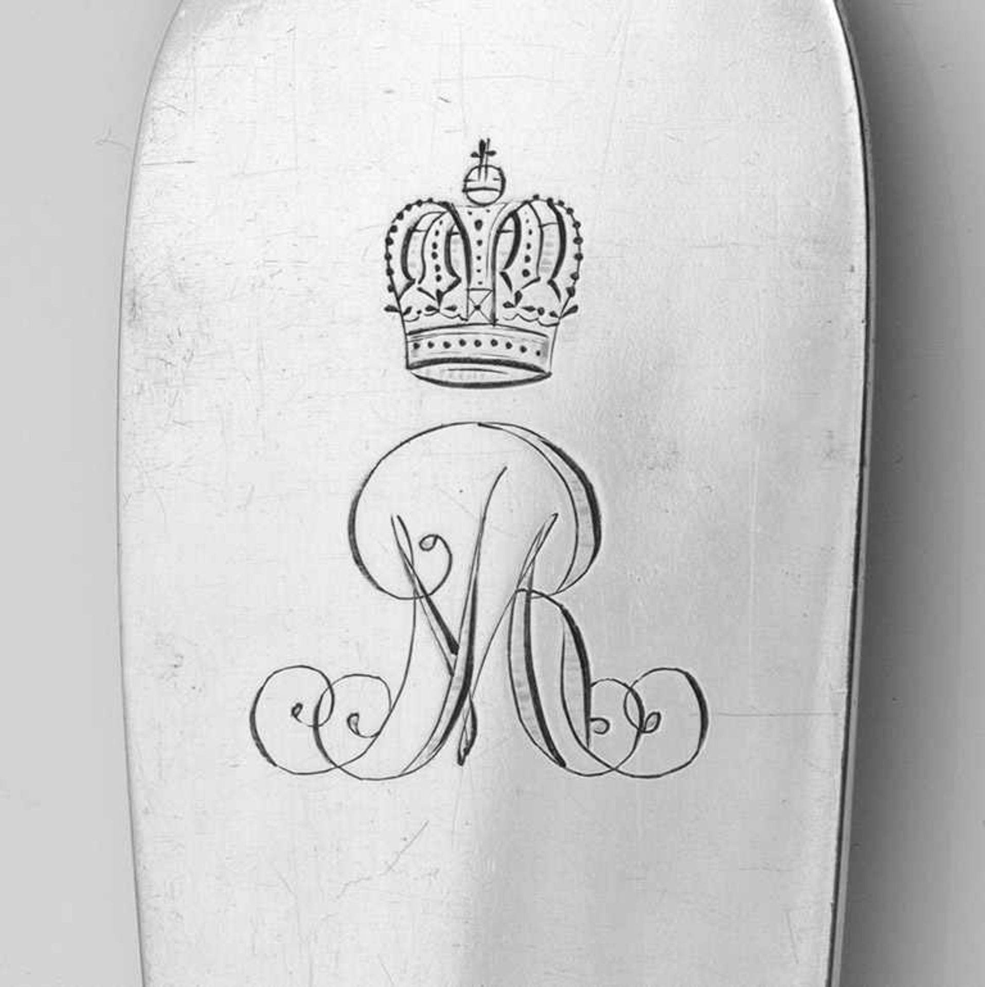 Suppenkelleaus dem Tafelservice von Marie Königin von Hannover (1818-1907).Silber, teilvergoldet. - Bild 2 aus 2