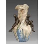 Bedeutende skulpturale Jugendstil-Vase mit Kinderfigurenvon Jeanne Jozon (1868 - 1946) und Edmond