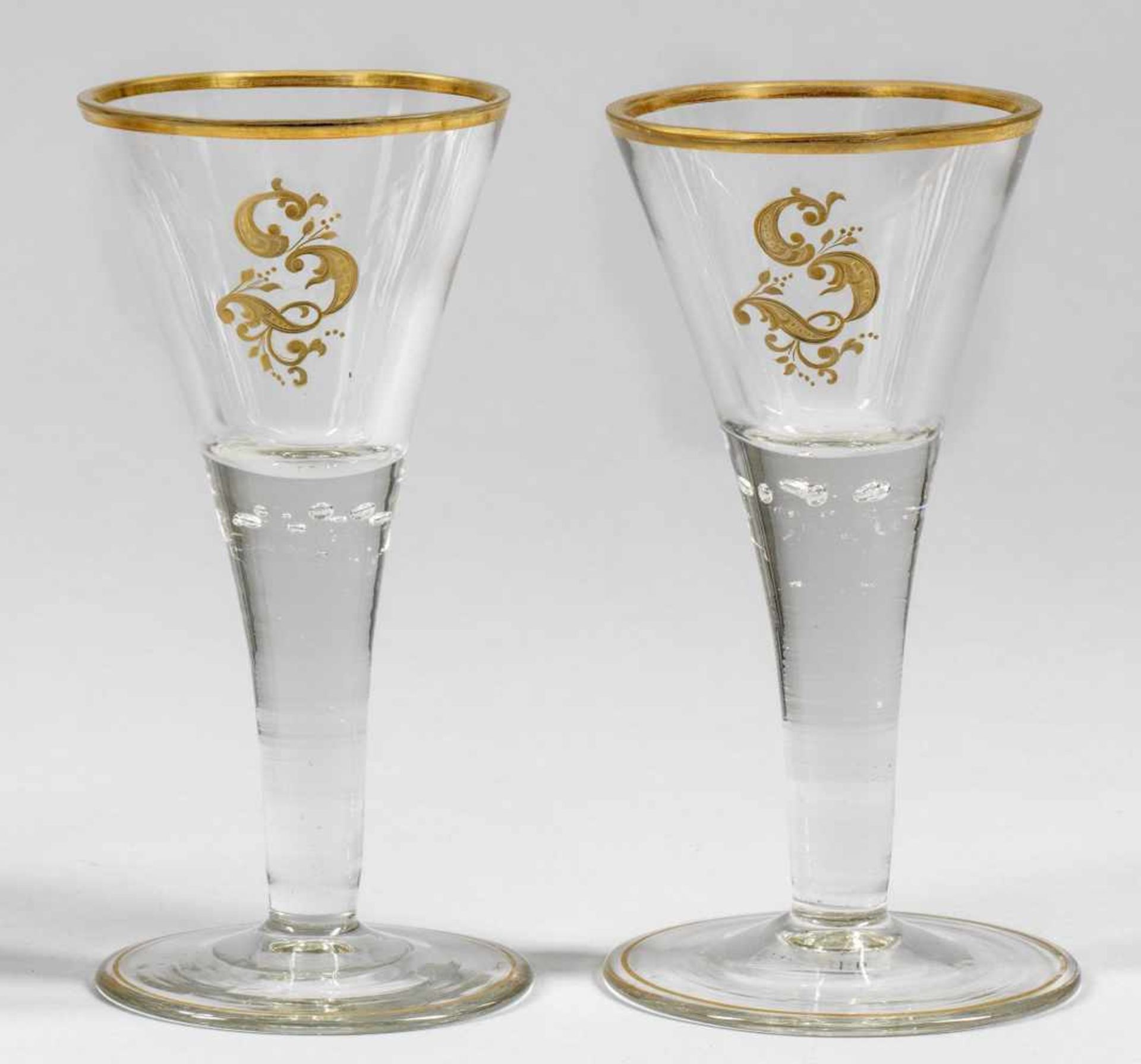 Paar SpitzkelchpokaleFarbloses Glas. In Lauensteiner Form gestaltete Pokale. Flacher Scheibenfuß, im