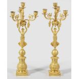 Paar große Empire-Girandolen4-flg.; Bronze, feuervergoldet. Vollplastisch gestaltete weibliche