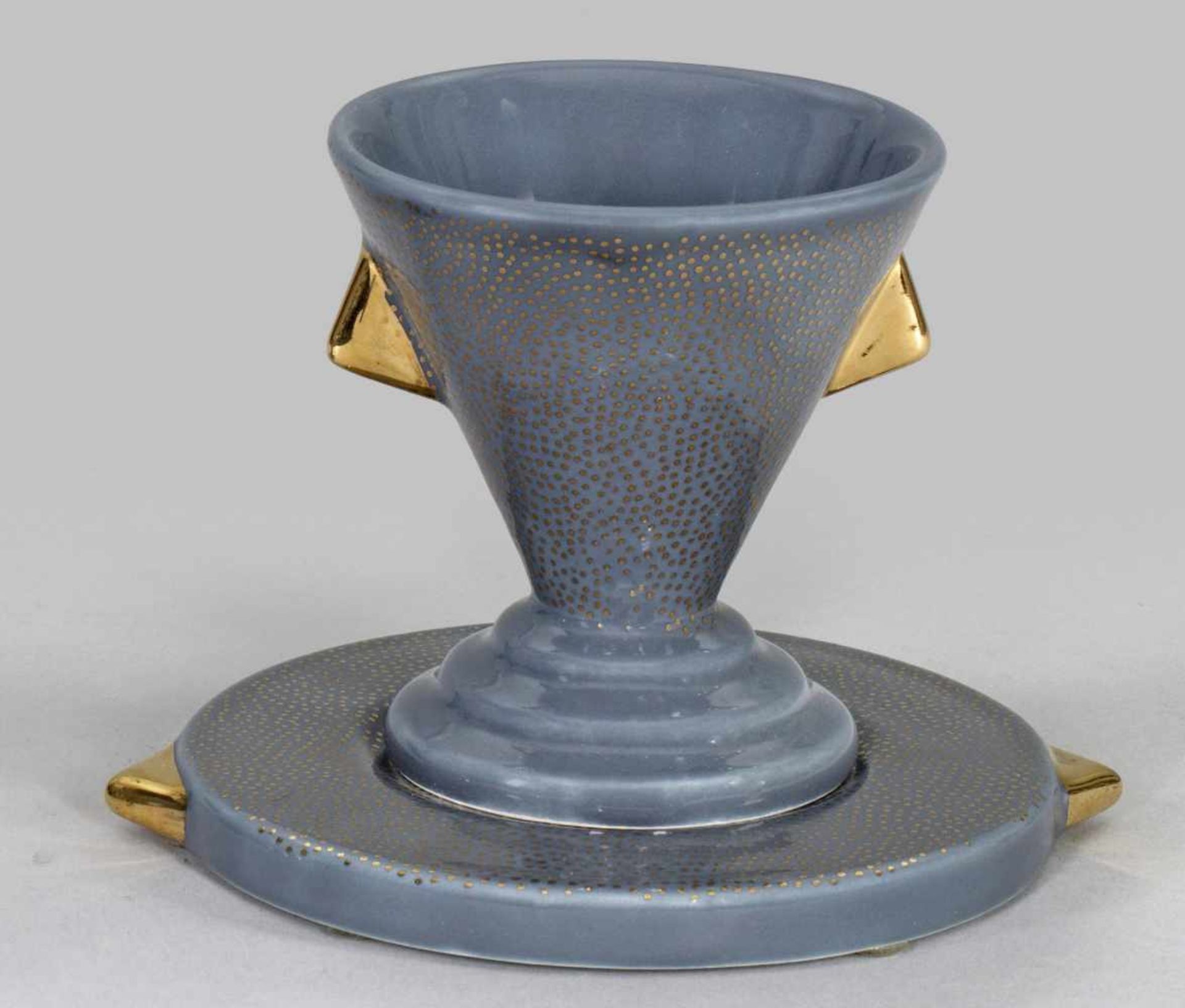 Memphis-Teetasse "NEFERTITI" von Matteo Thunmit Untertasse. Keramik, grau glasiert. Über rundem,