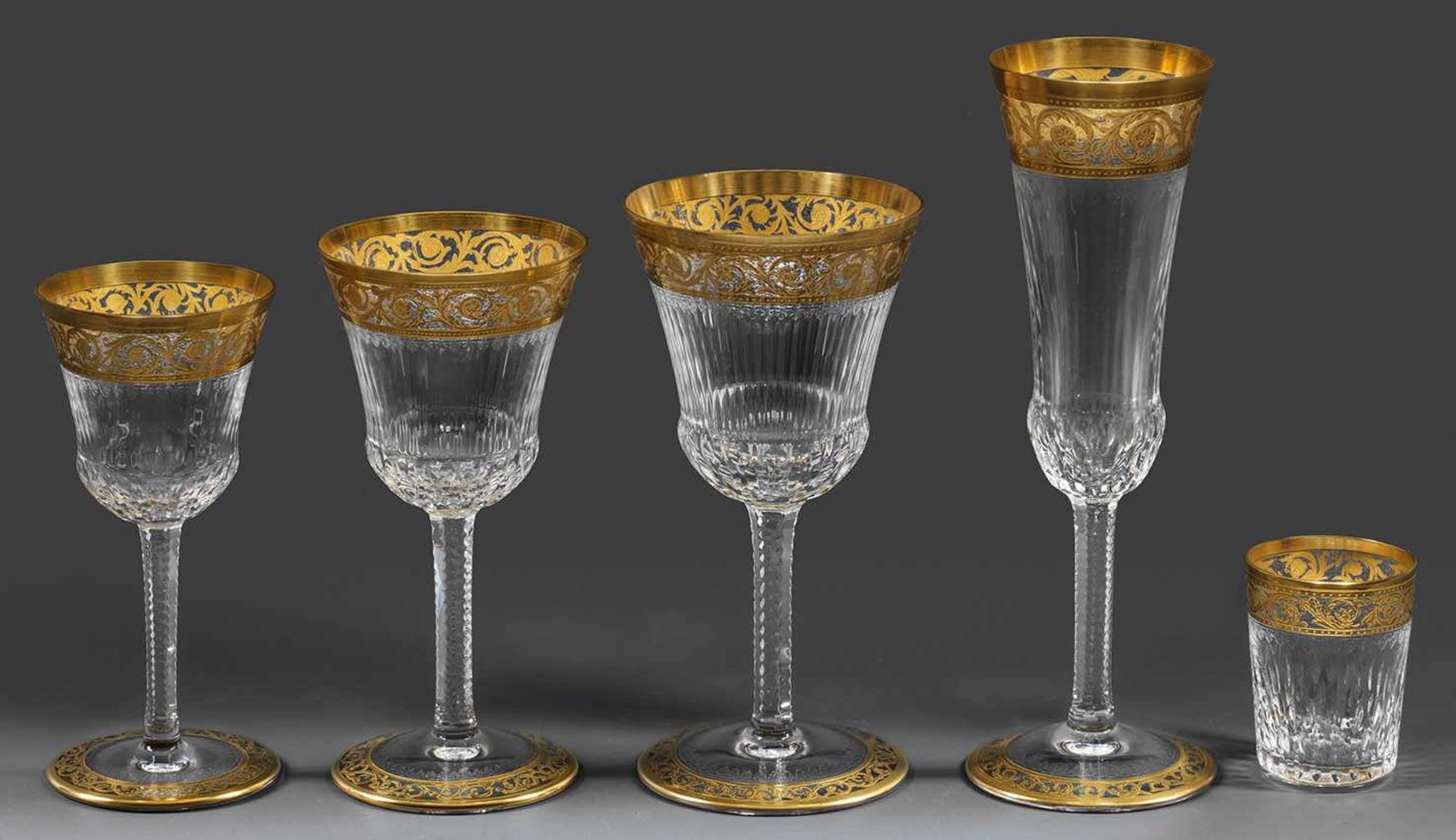 Saint-Louis-Trinkglasservice mit "Thistle Gold"-Dekor42-tlg.; Farbloses Kristallglas, Schliffdekor