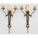 Paar Empire-Wandappliken2-flg.; Bronze, dunkel patiniert bzw. vergoldet. Plastisch gestaltetes