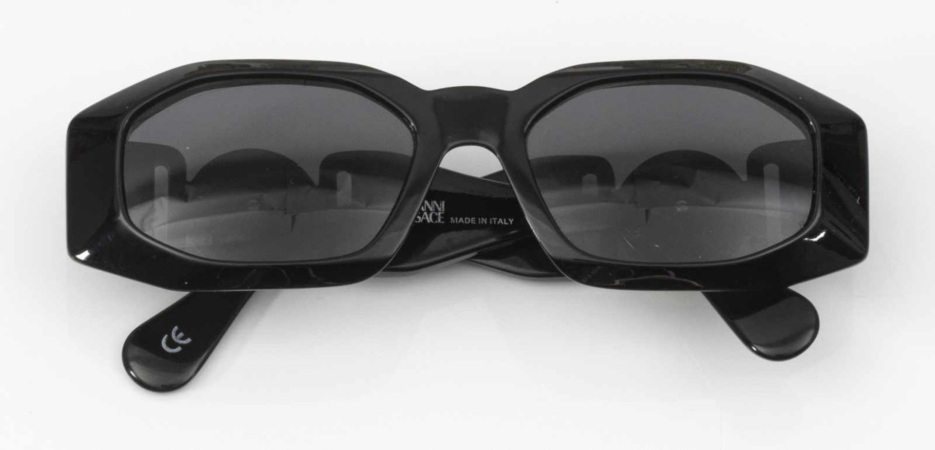Vintage Sonnenbrille von Gianni Versace aus den 90er JahrenSchwarzes Kunststoff-Brillengestell,