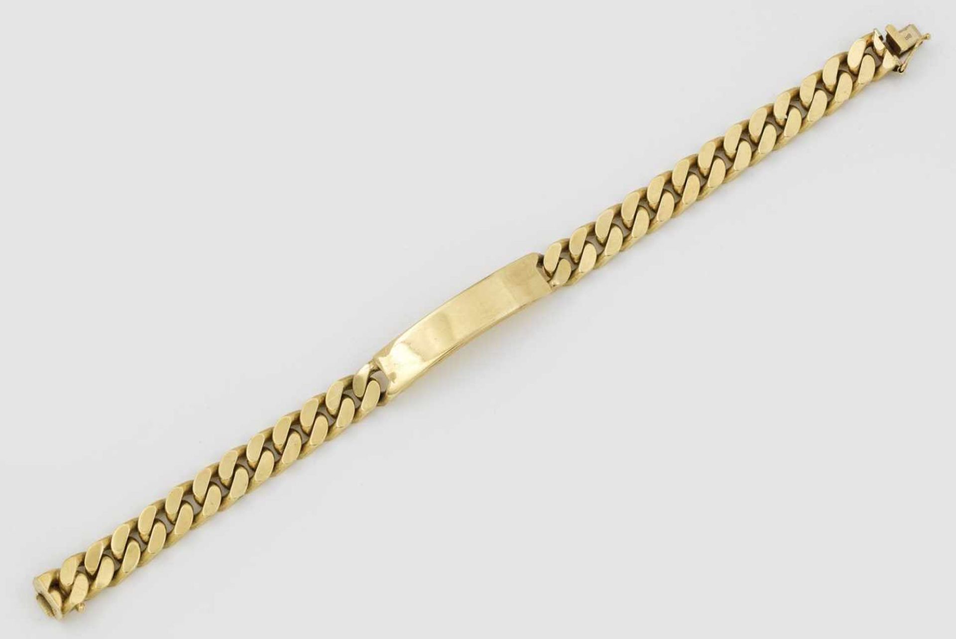 Klassisches Flachpanzer-Armband mit NamensschildGelbgold, gest. 585. Gew. ca. 71,74 g. A bracelet in