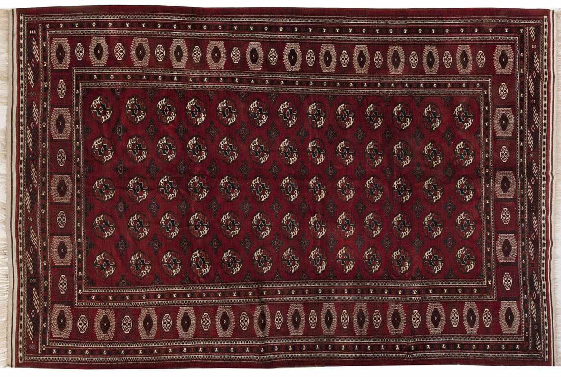 Großer alter Ersari-TeppichAfghanistan. Um 1930. Wolle auf Baumwolle. Im dunkelroten Innenfeld