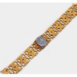 Garibaldi-ArmbandGelbgold, gest. 585. Breite Bandform aus fein gravierten, blattvolutenartigen