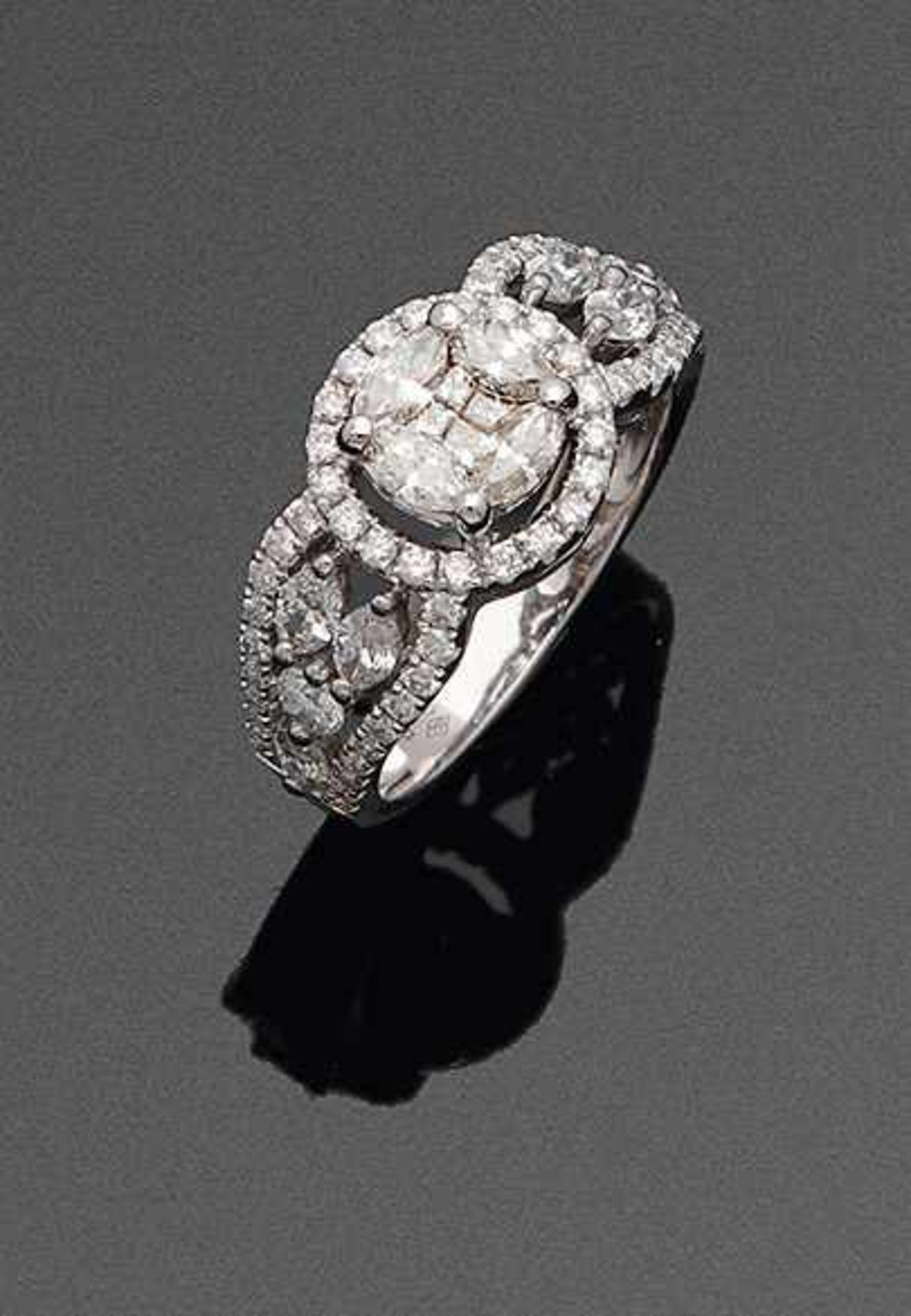 Eleganter DiamantringWeißgold, gest. 750. Schauseitig besetzt mit Diamanten im Navette-, Brillant-