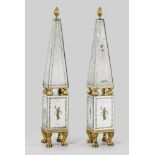 Paar imposante Muranoglas-Spiegel-ObeliskenSpiegelglas mit Goldmalerei sowie Holz, geschnitzt,