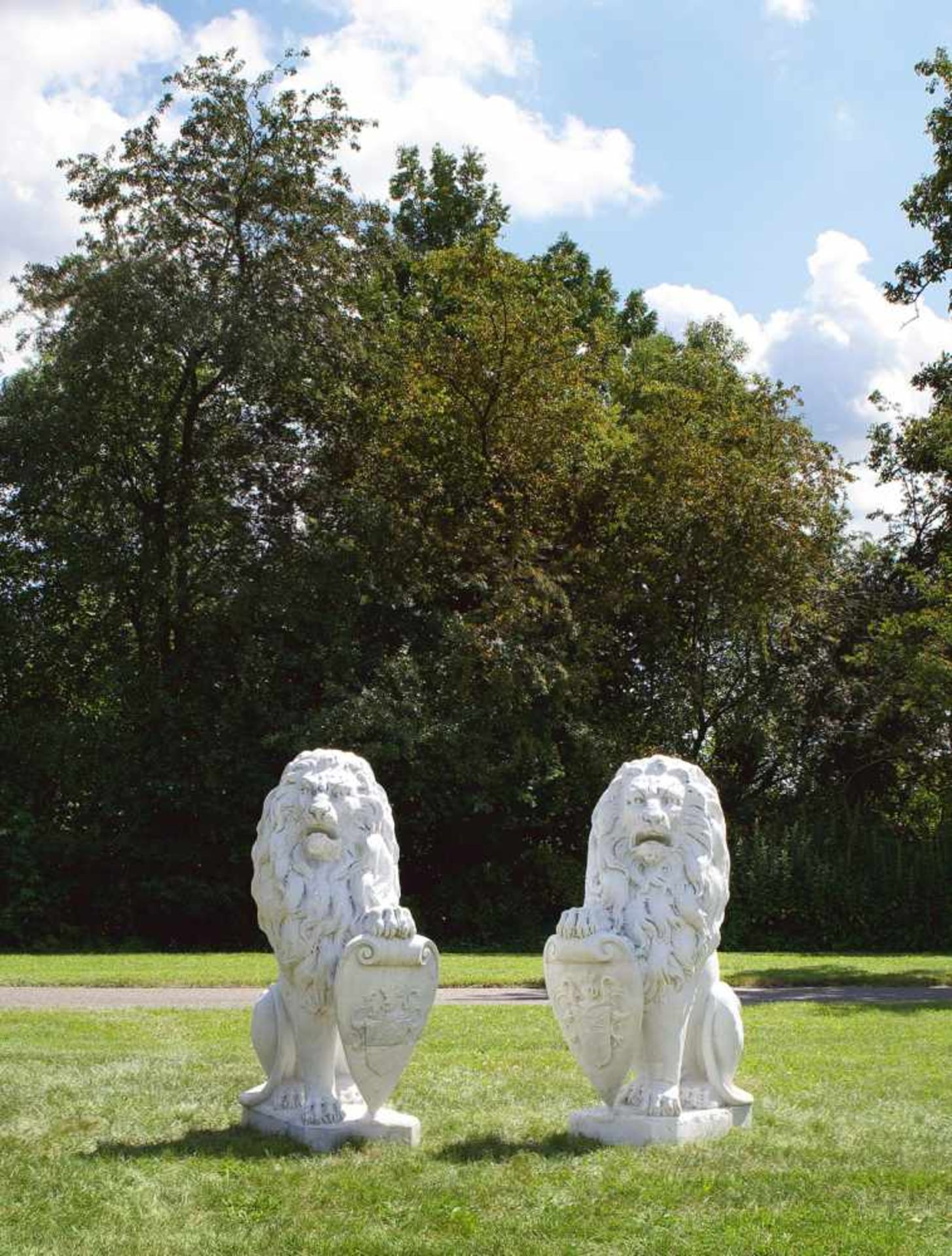Paar monumentale Portallöwen aus der Villa "Haus Löwenruhe"Paar monumentale Portallöw