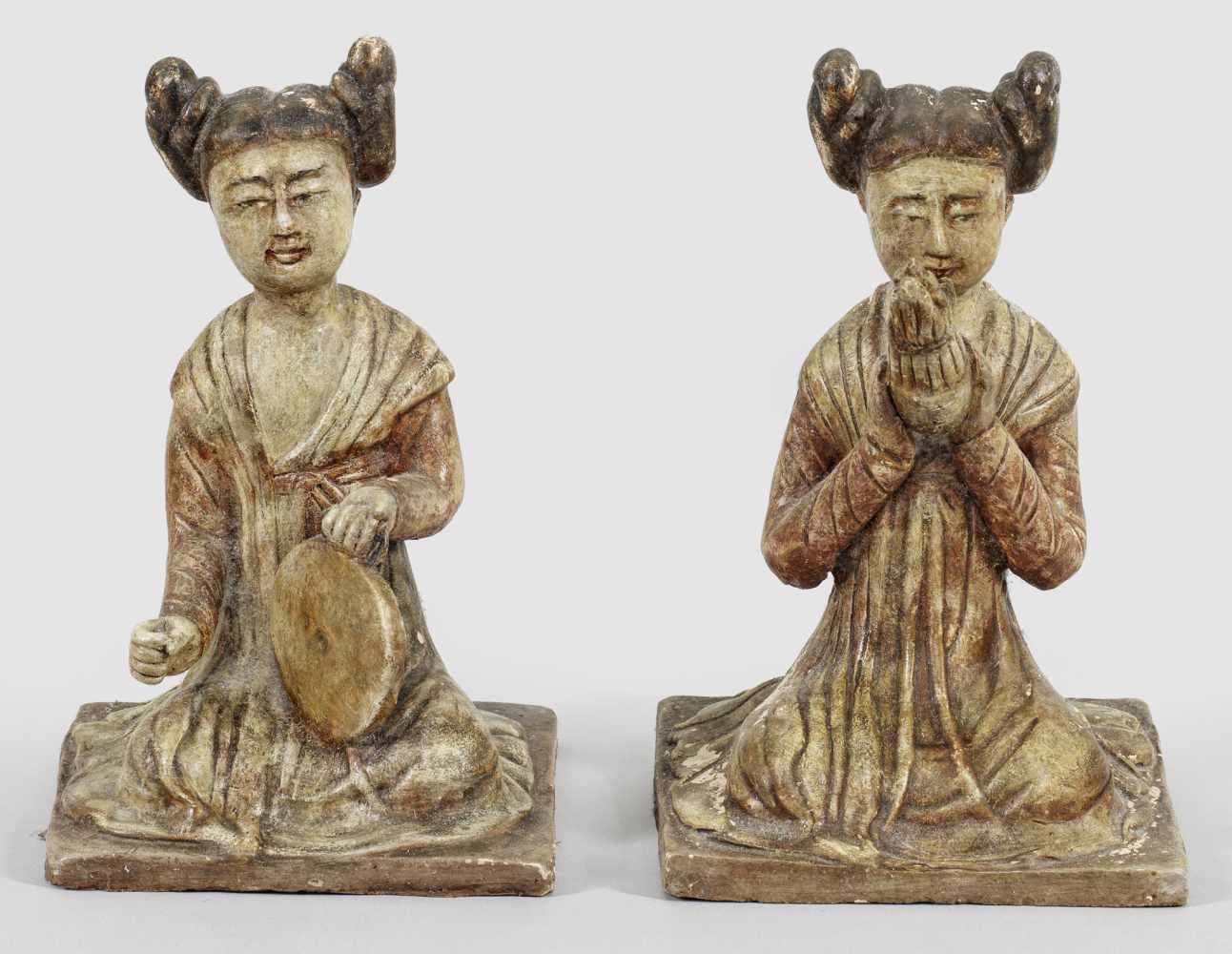 Paar Hofdamen mit Instrumenten aus der Tang-DynastiePaar Hofdamen mit Instrumenten aus d