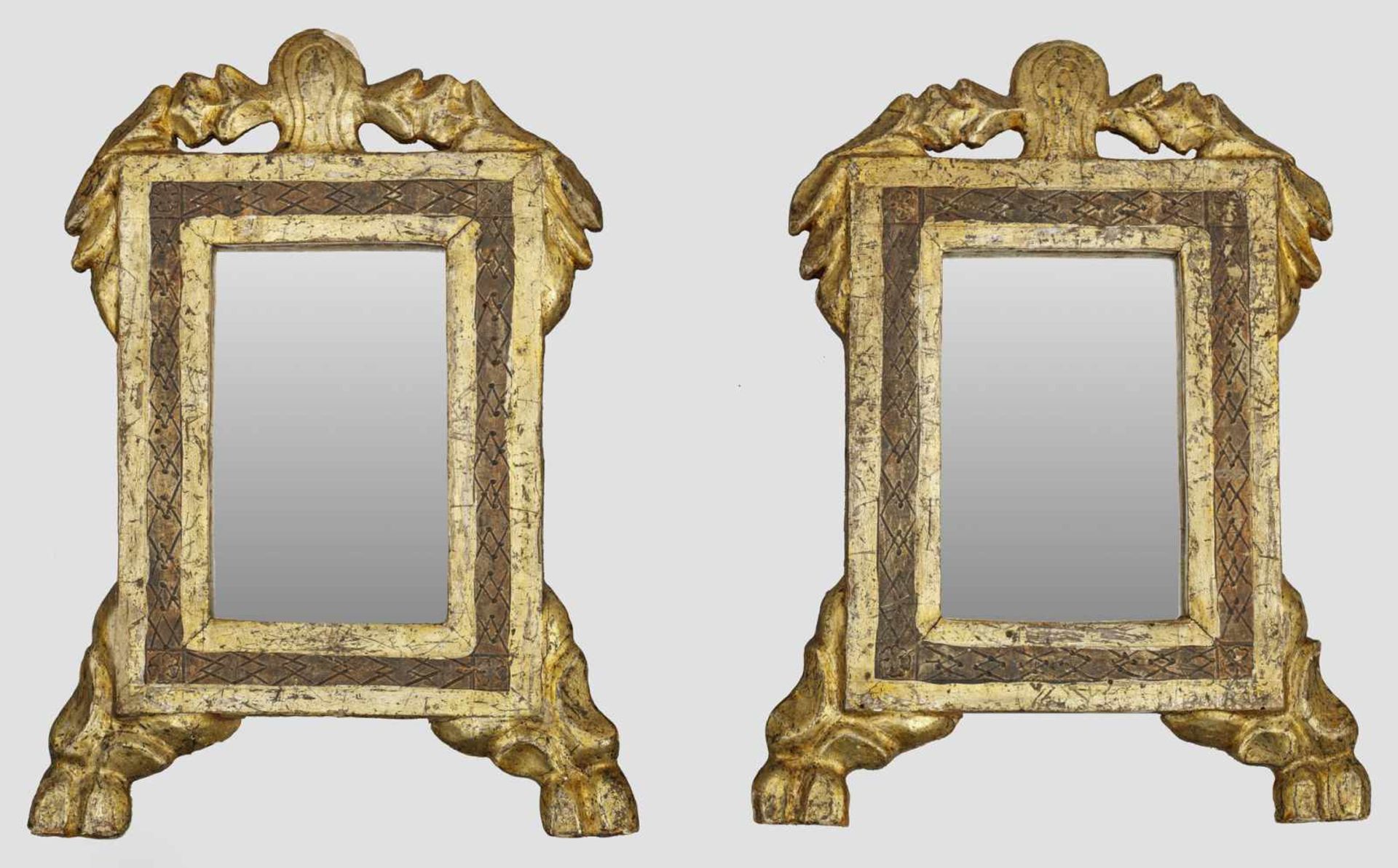 Paar kleine Louis XVI-WandspiegelPaar kleine Louis XVI-Wandspiegel Holz, geschn