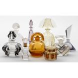 Sammlung von acht Parfumflakons und einer ZierdoseSammlung von acht Parfumflakons und ei