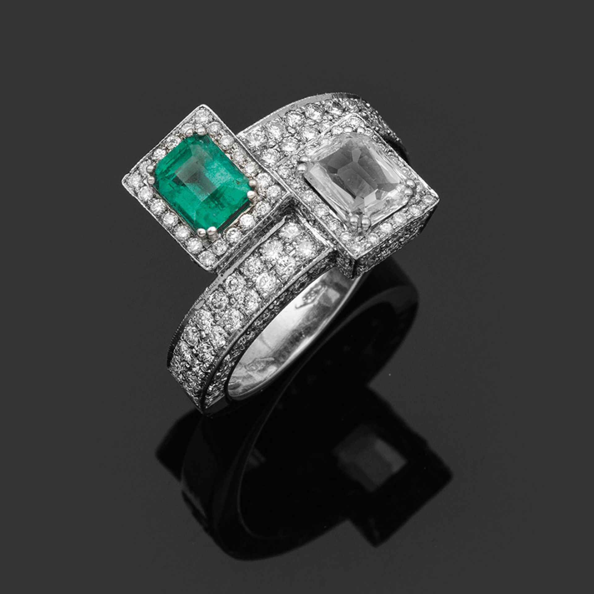 Eleganter Smaragd-Diamantring