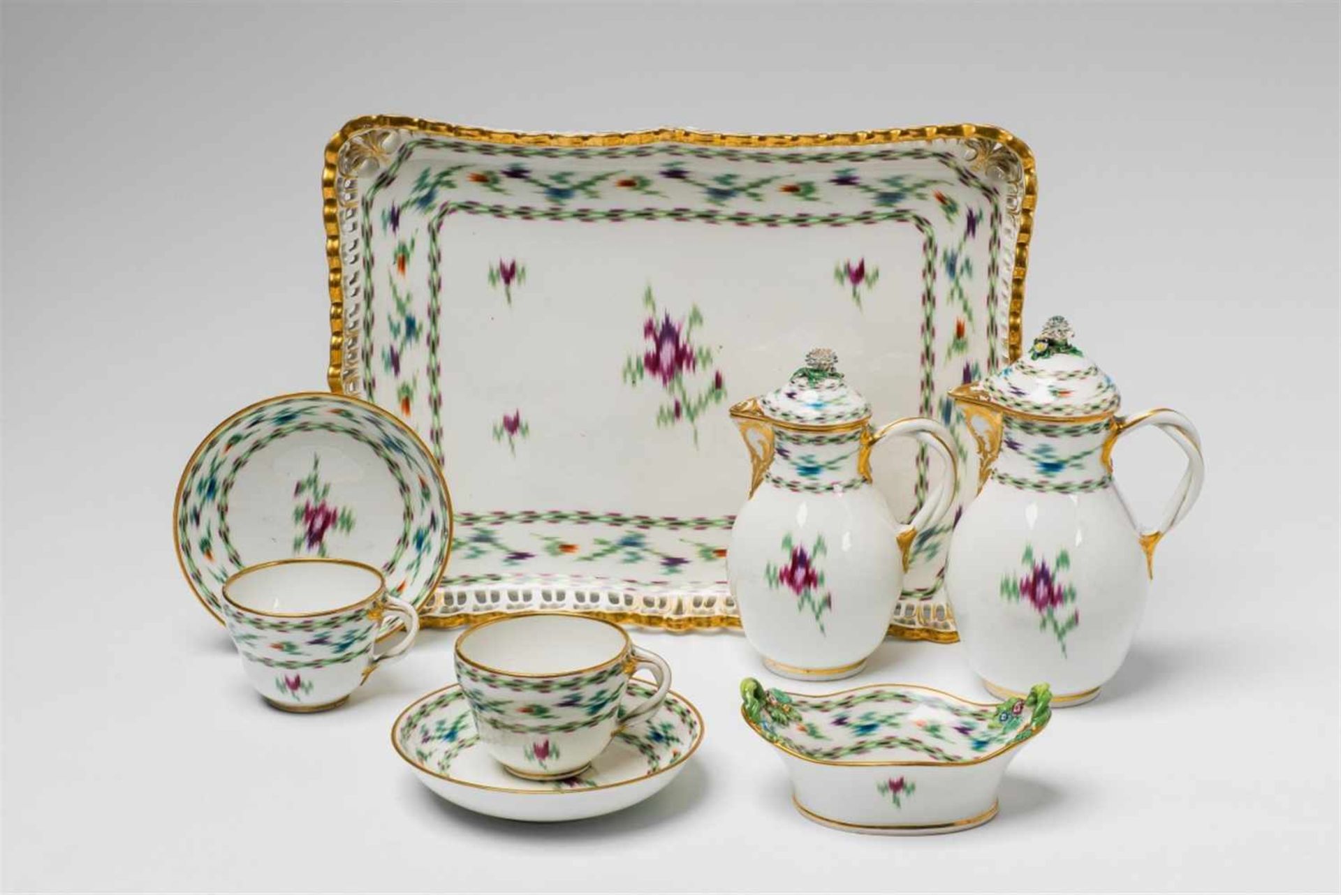 A Vienna porcelain tête à tête with Atlas decorComprising a rectangular tray with pierced border, - Bild 4 aus 5