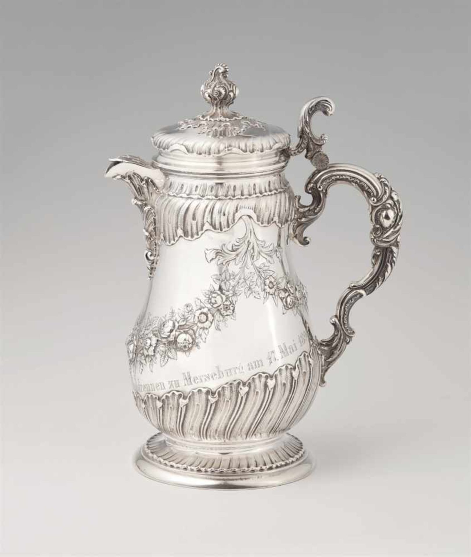 A Berlin silver horse racing trophyA large pear-form pitcher with slip lid, engraved "Kaiser Wilhelm - Bild 7 aus 11