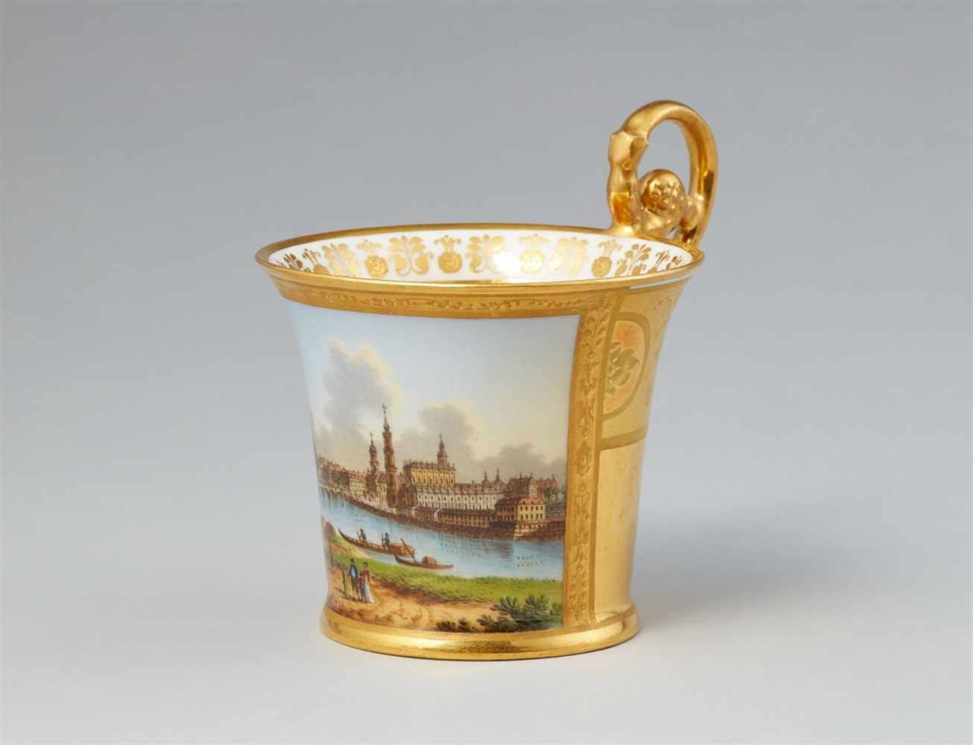 A Vienna porcelain cup and saucer with a view of DresdenBell-shaped cup with tall scroll handle. - Bild 2 aus 7