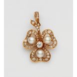 An 18k gold, diamond and pearl pendant broochClover-shaped brooch set with 55 cushion shaped old-cut