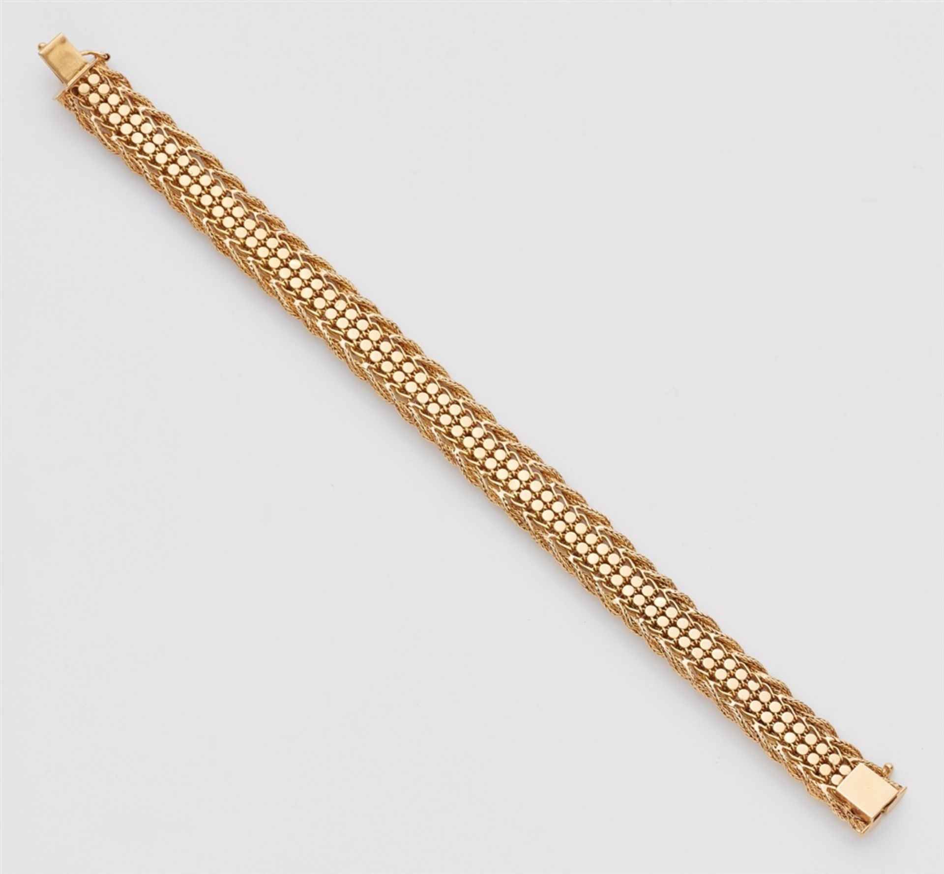 An 18k gold meshwork braceletDesigned as a braided band with filigree decor. Hallmarks: Fineness 800 - Bild 2 aus 2