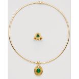 An 18k gold and emerald pendant and ringForged gold pendant and ring decorated in relief. The