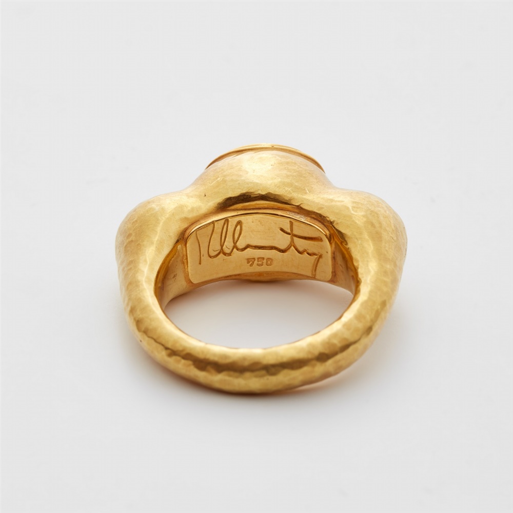 An 18k gold ring with an ancient Roman carnelian intaglioForged matte gold band with raised - Image 3 of 4