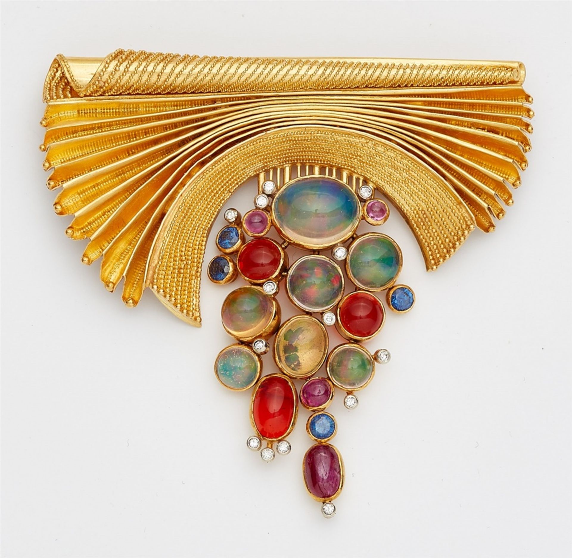 An 18k gold and coloured gemstone brooch “Taormina”Aus getriebenem Goldblech geschmiedete,